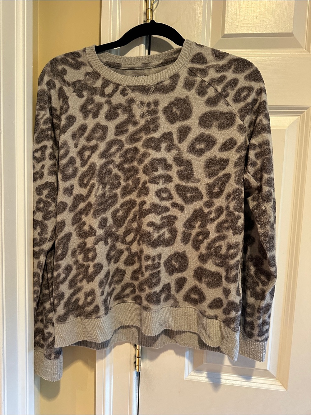 Lucky Brand Leopard Print Pullover Sweatshirt Sweater Gray M
